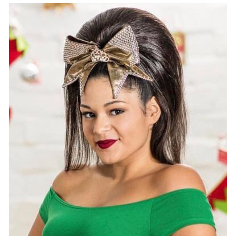 Posh Pony. 14”.  Large tease, small bun size.